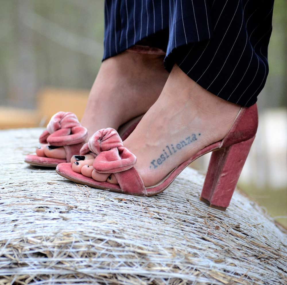 Sandali con tacco rosa velluto e fiocco annodato sulla punta