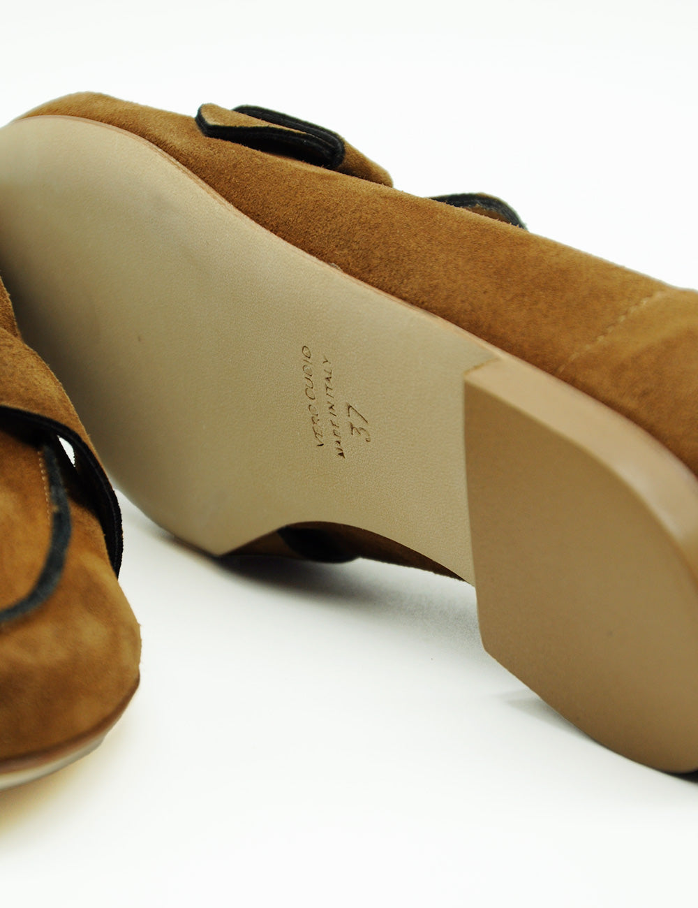 Mocassino Anna F. Flat Velour Bruciato in suede tan con cinghie nere e tacco basso