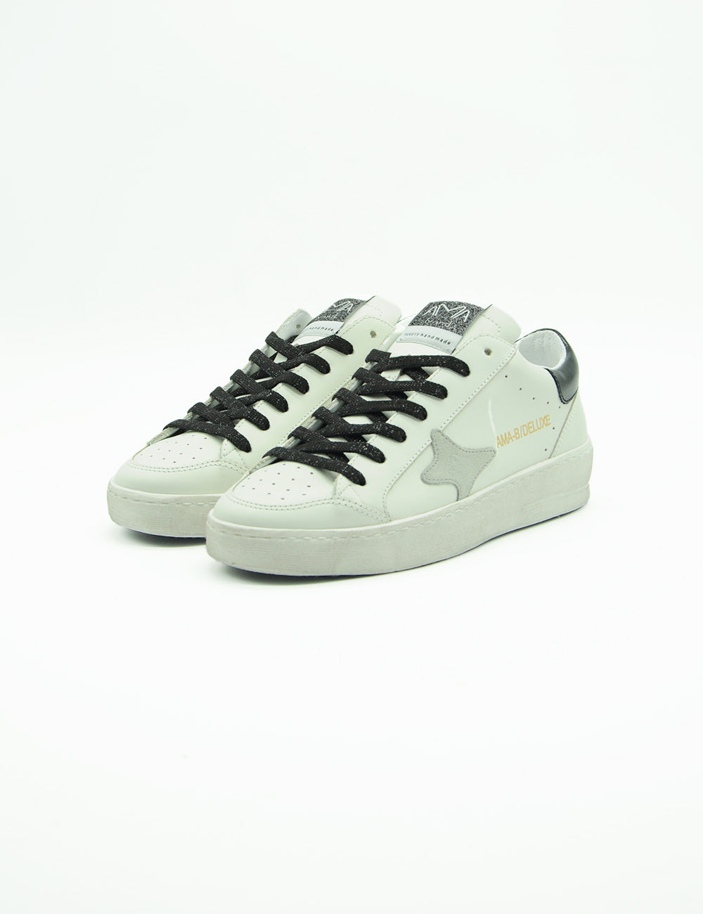 Sneakers Ama Brand bianche in pelle con lacci neri e logo stella argento sul lato