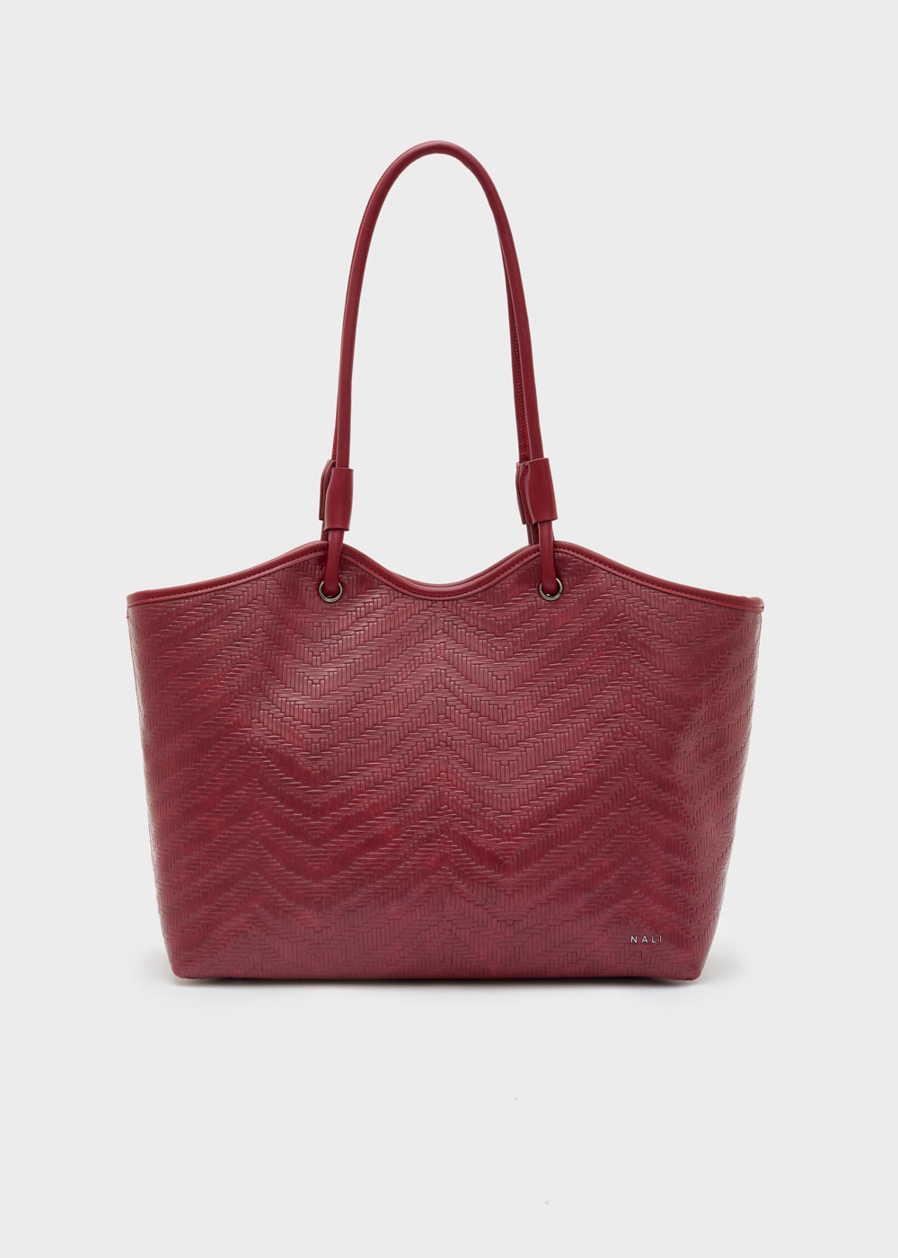 Nalì a spalla muse bordeaux è una borsa tote in pelle color bordeaux con motivo a spina di pesce e manici abbinati