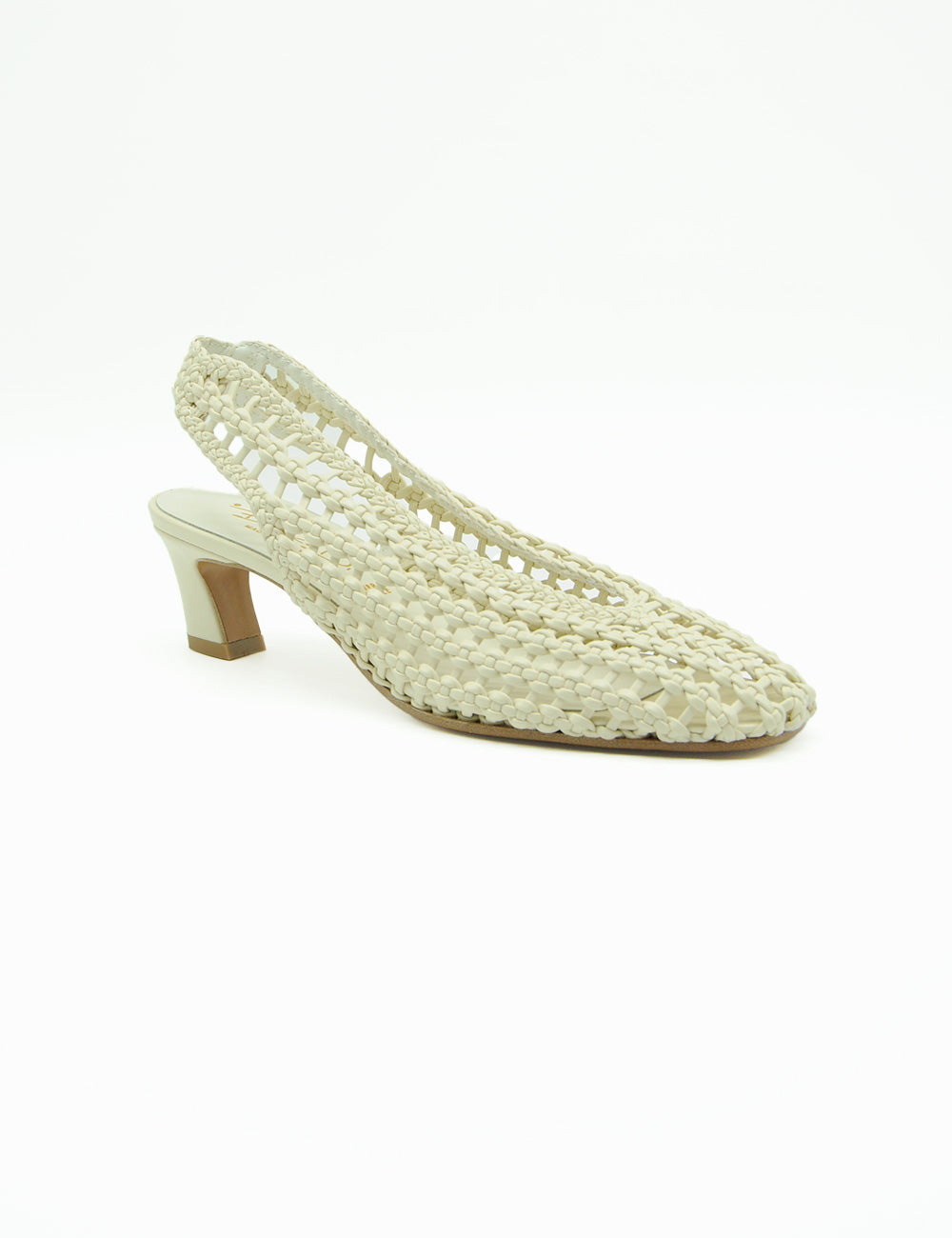 Décolleté slingback Bianca latte in pelle intrecciata color crema con tacco basso a blocco