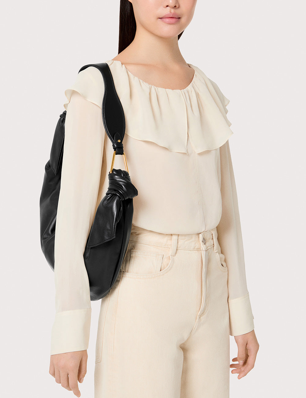 Borsa a spalla Coccinelle Furoshiki Large Noir in pelle nera con anello dorato