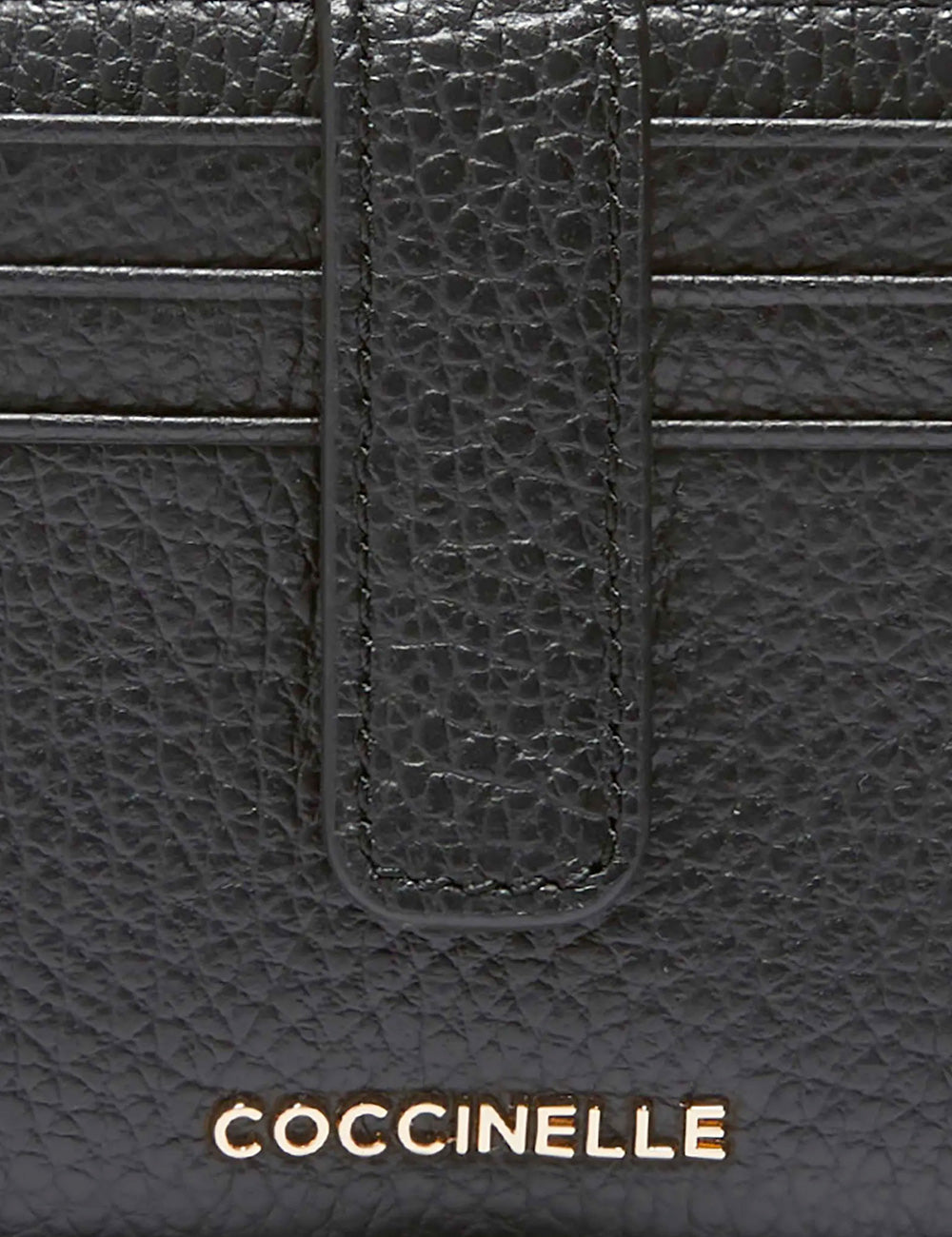 Portafoglio Coccinelle in pelle nera testurizzata con logo coccinelle oro