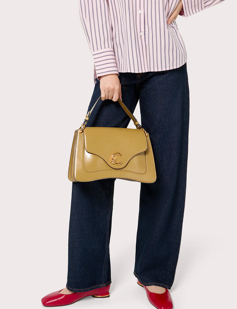 Borsa in pelle beige Coccinelle C-Me Medium Seagrass con chiusura logo oro