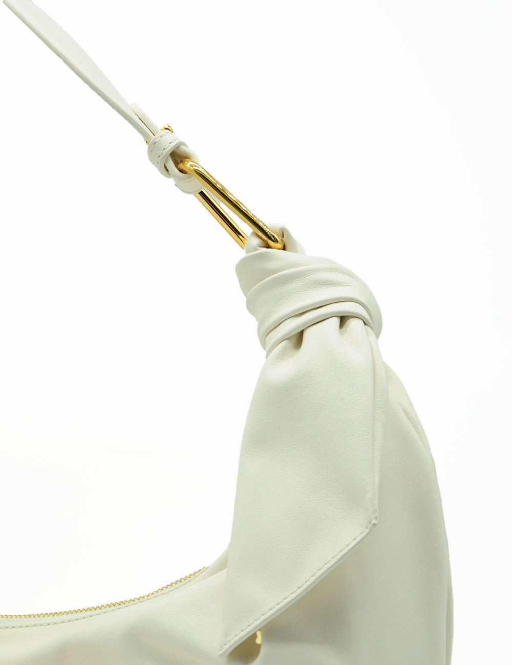 Borsa a spalla in pelle bianca Coccinelle Furoshiki Large Pearl con chiusura metallica dorata e dettaglio tracolla intrecciata