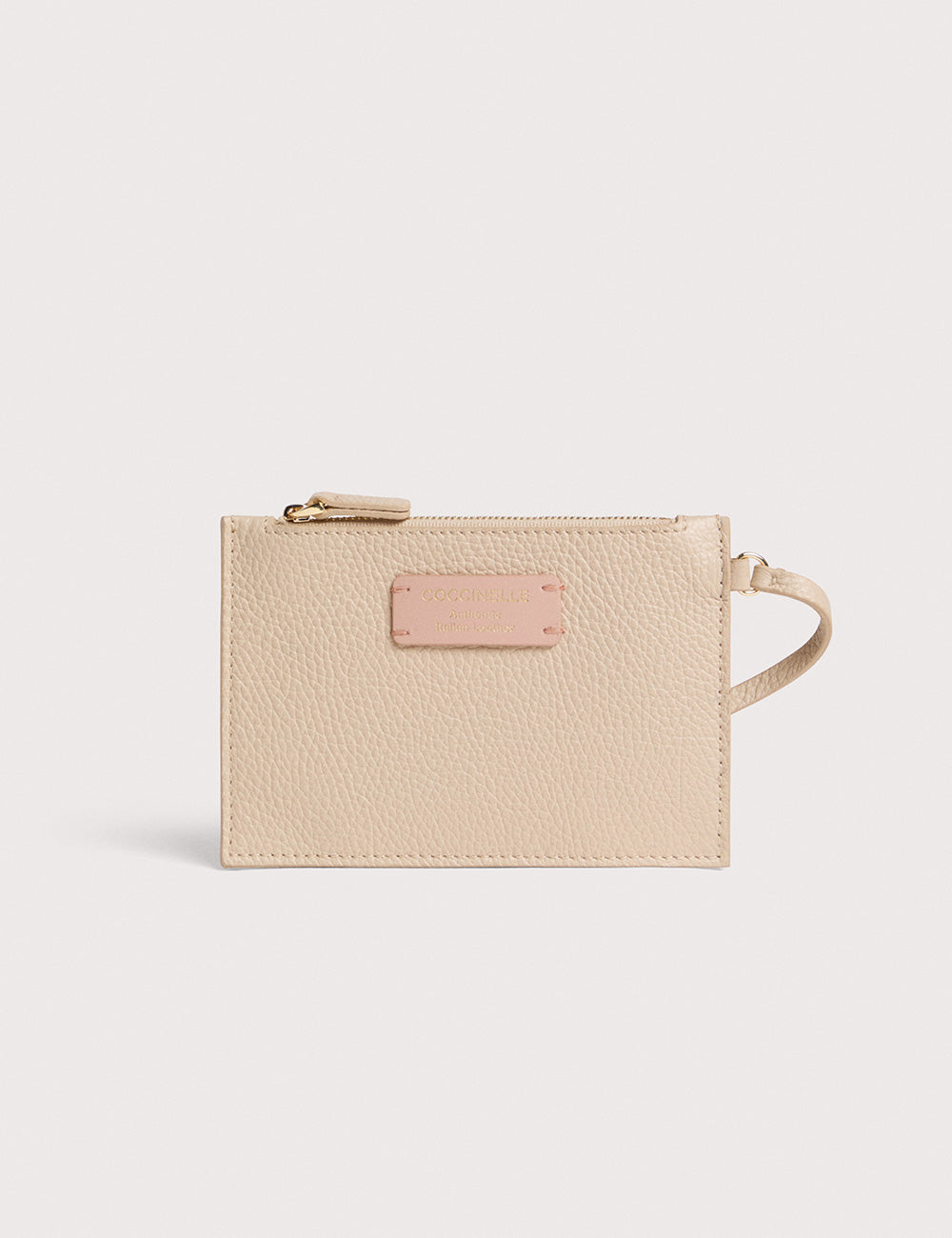 Portafoglio polso Coccinelle C-Easy Small Sandshell in pelle beige testurizzata con patch rosa e zip oro