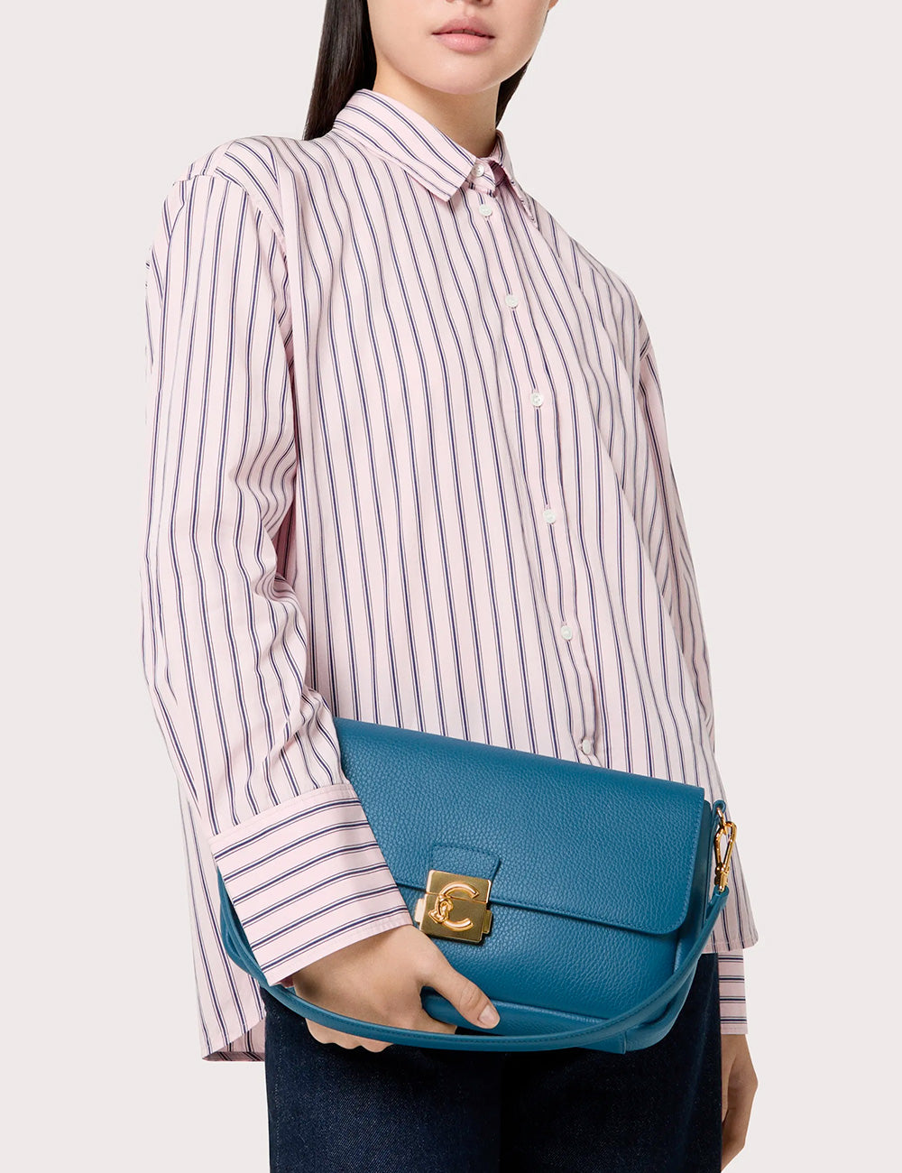 Borsa tracolla Coccinelle C-Me Lock Large in blu profondo con pelle testurizzata e hardware oro