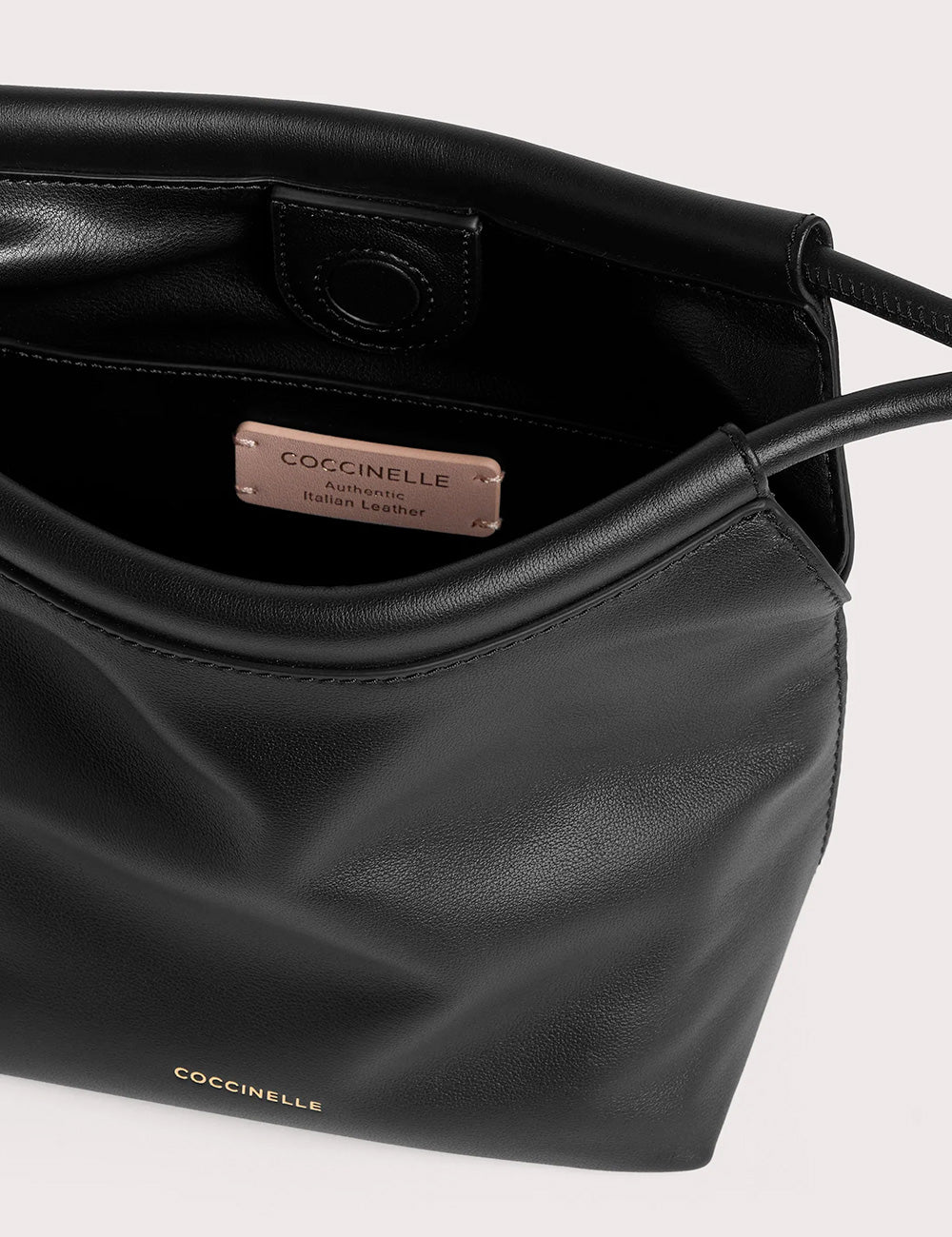 Borsa Finn Pouch Small Noir in pelle nera autentica Coccinelle con placca oro rosa