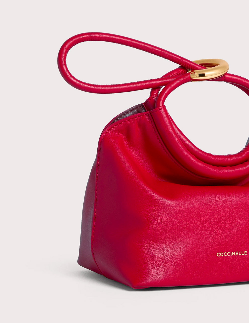 Borsa Coccinelle Finn Pouch Small Scarlet in pelle rossa vibrante