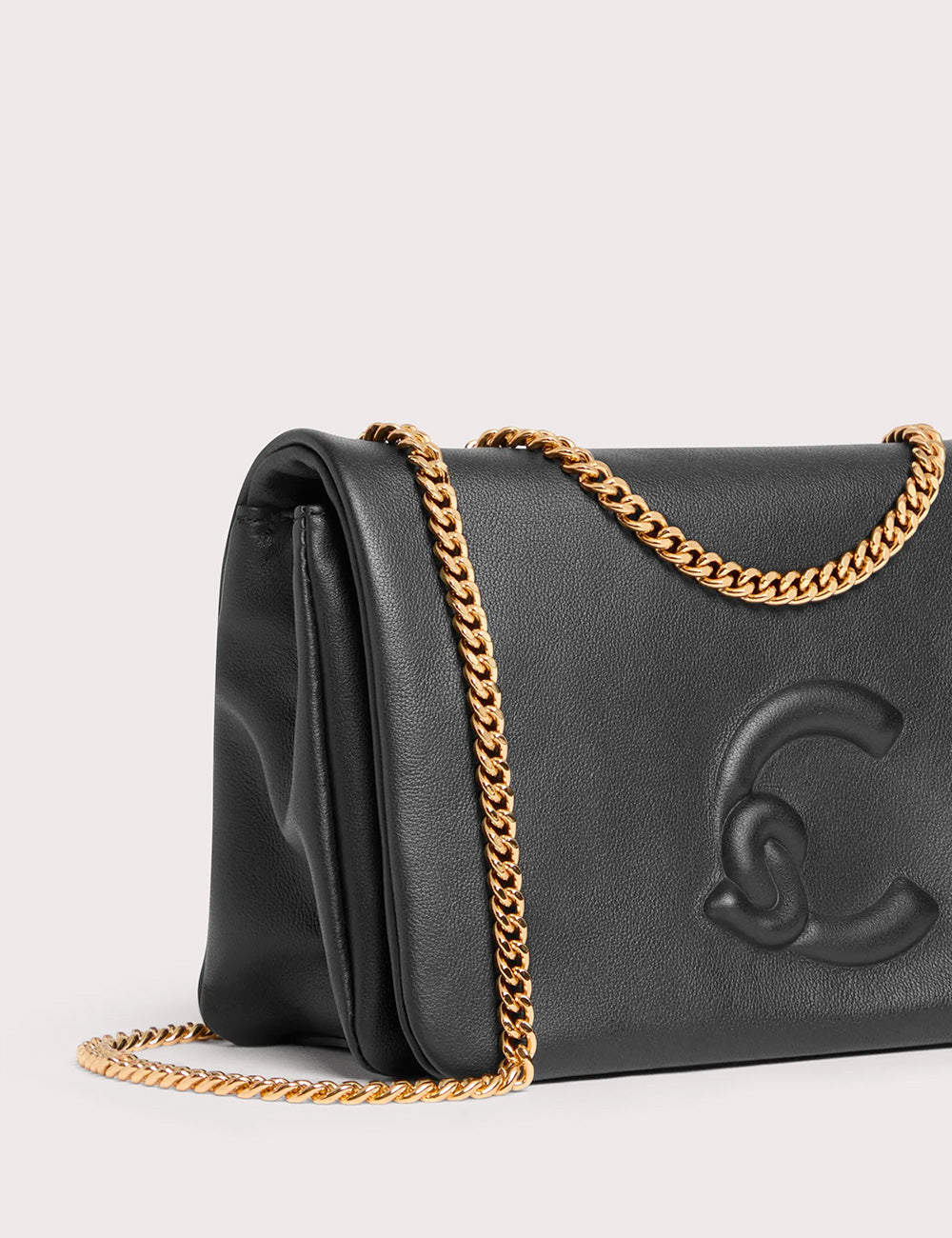 Borsa mini Coccinelle Dulse Noir in pelle nera con catena dorata e logo embossé