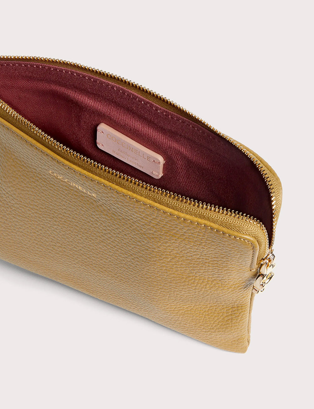 Borsa Coccinelle C-Me Softy Medium Seagrass in pelle gialla senape testurizzata