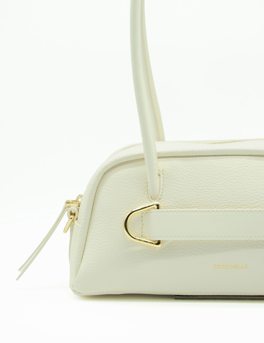 Borsa Coccinelle Paki Pearl in pelle avorio con hardware dorato e design arrotondato strutturato