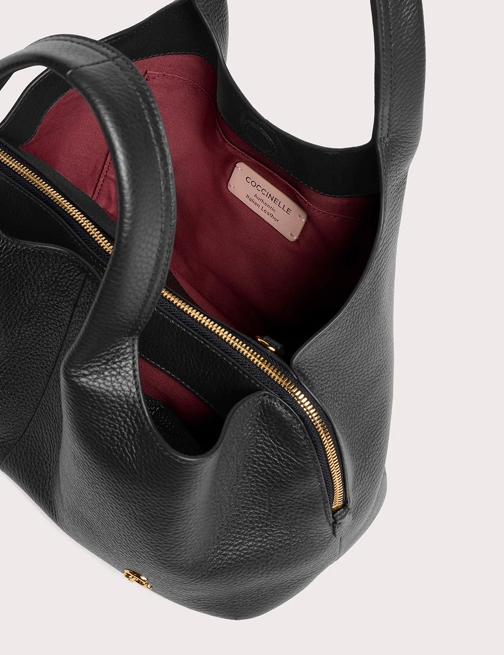 Borsa hobo coccinelle nell medium noir in pelle nera martellata con interno bordeaux e zip oro