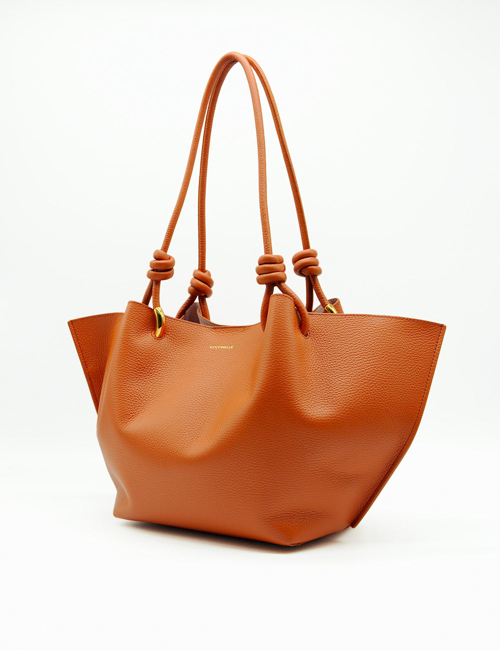 Borsa tote Coccinelle Finn in pelle scamosciata color caramello con manici intrecciati e hardware oro