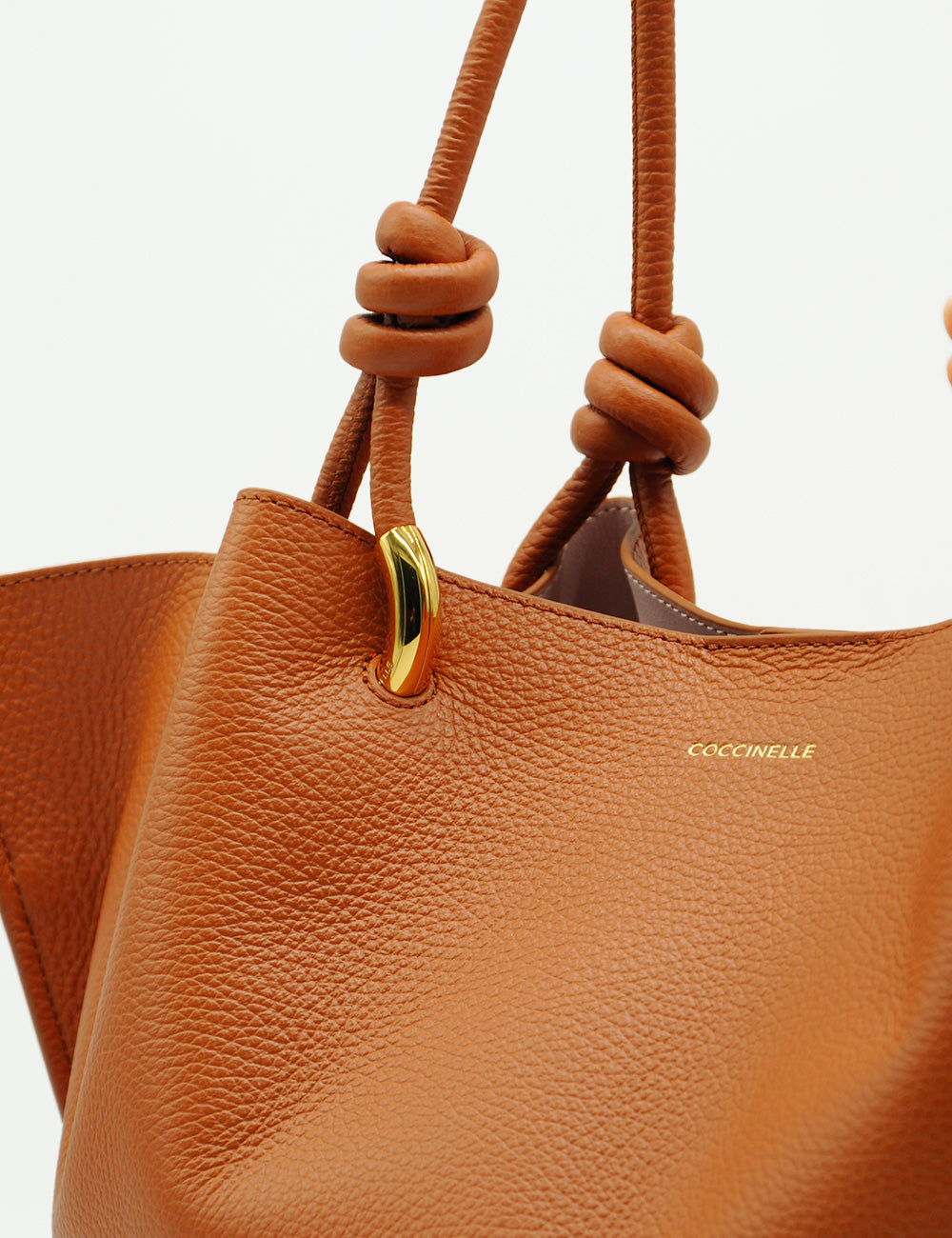 Borsa tote in pelle color cognac Coccinelle Finn con manici twist e hardware oro