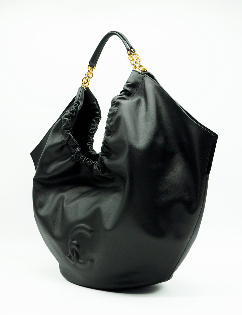 Borsa Coccinelle Smash Noir in pelle nera lucida con catena dorata