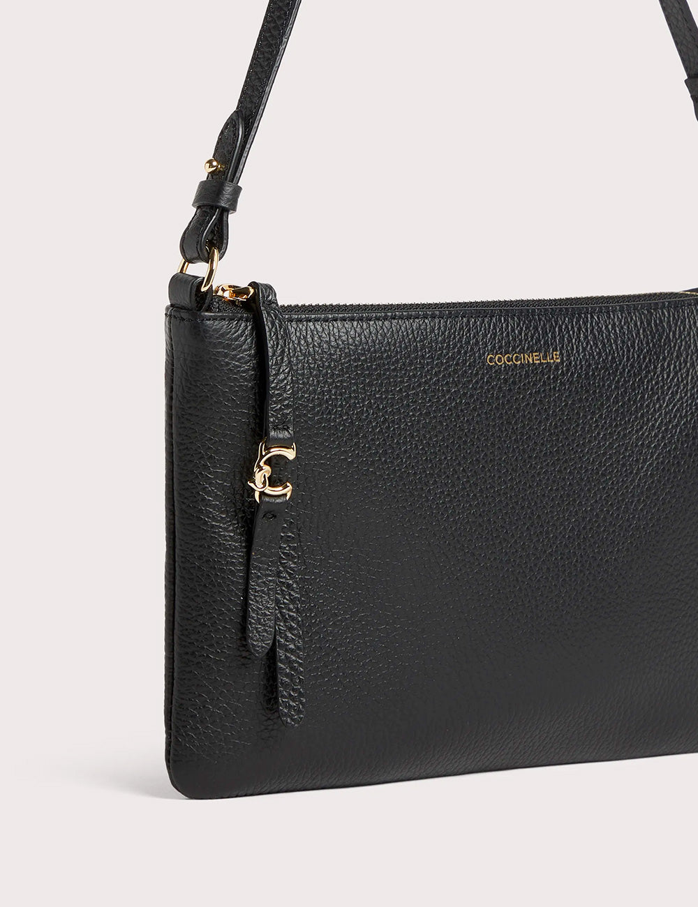 Borsa Coccinelle C-Easy Mini Noir in pelle nera testurizzata con hardware oro