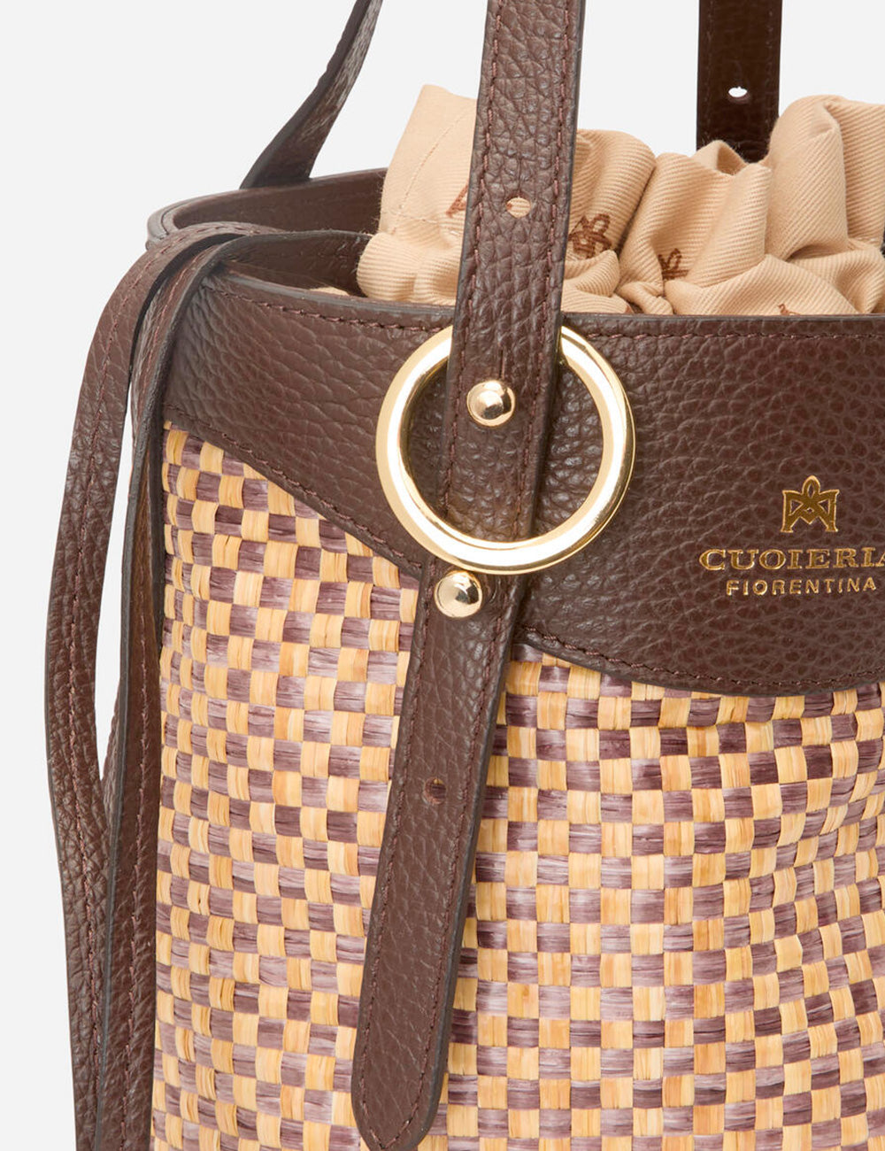 Borsa secchiello Cuoieria Fiorentina Amber Cioccolato in pelle marrone e intreccio con anello oro e logo