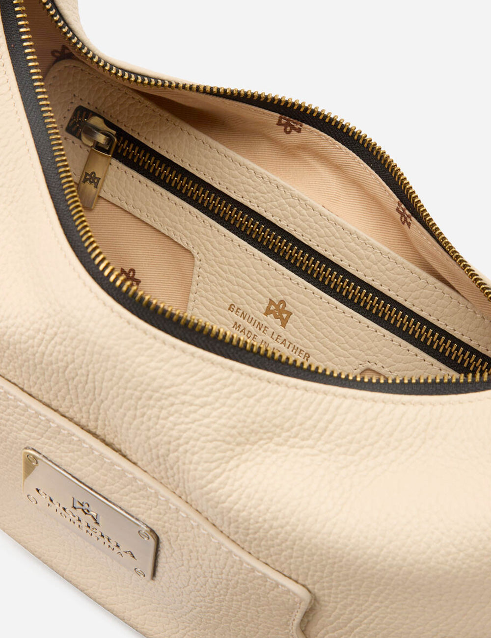 Borsa hobo grande Prosecco Cuoieria Fiorentina in pelle chiara ciottolata con zip dorate e placca metallica