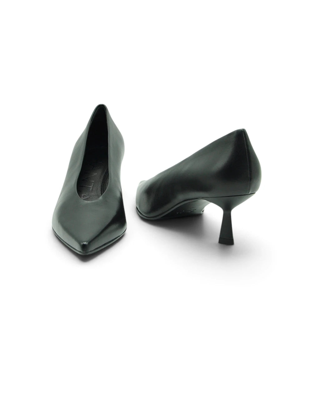 Black patent leather pumps chantal décolleté nera with pointed toe and slender heel