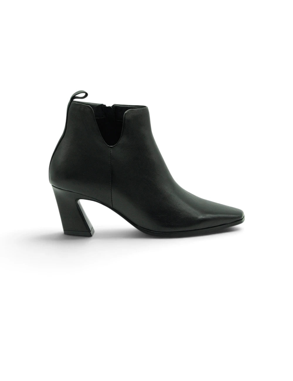 Black leather ankle boot elvio zonan tronchetto nero with sleek pointed toe and block heel