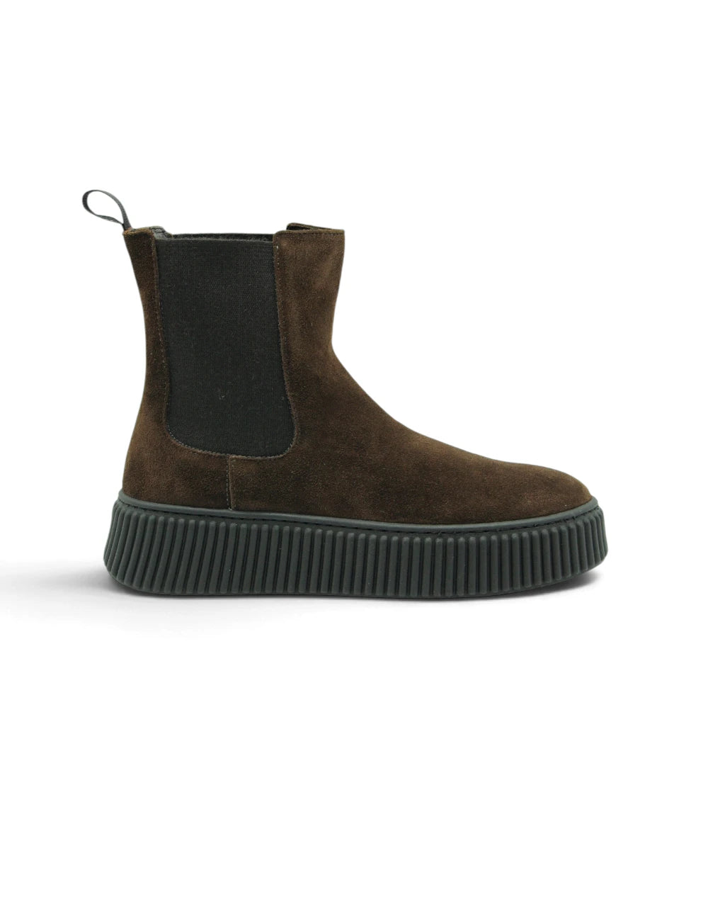 Brown suede frau chelsea boot cacao con suola nera in gomma a righe verticali e pannello elastico laterale