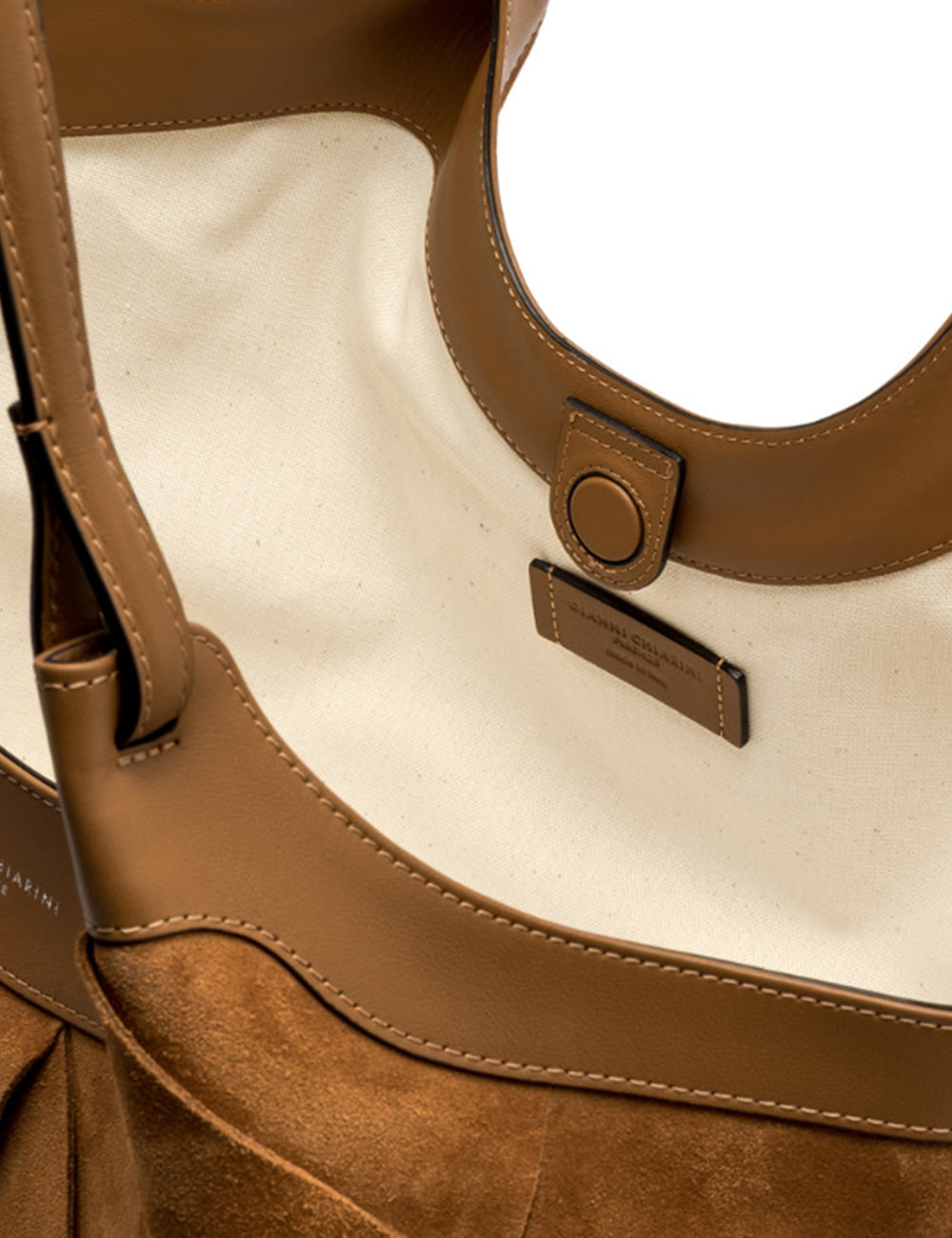 Borsa spalla in camoscio caramello Gianni Chiarini Dua, cuoio marrone e interno crema con chiusura metallica circolare