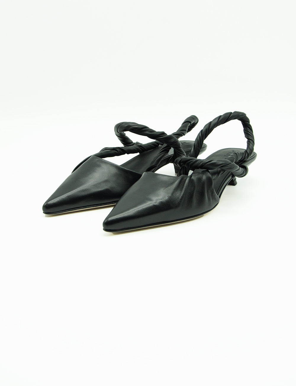 Mule JVAM Slingback Gideon Nera in pelle nera con tomaia a punta e cinghie intrecciate alla caviglia