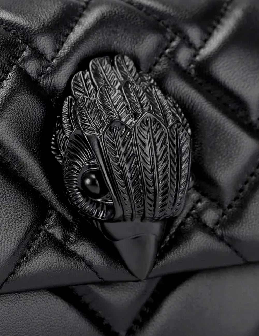 Borsa kurt geiger kensington east west nera in pelle trapuntata con chiusura gufo nera lucida dettagliata