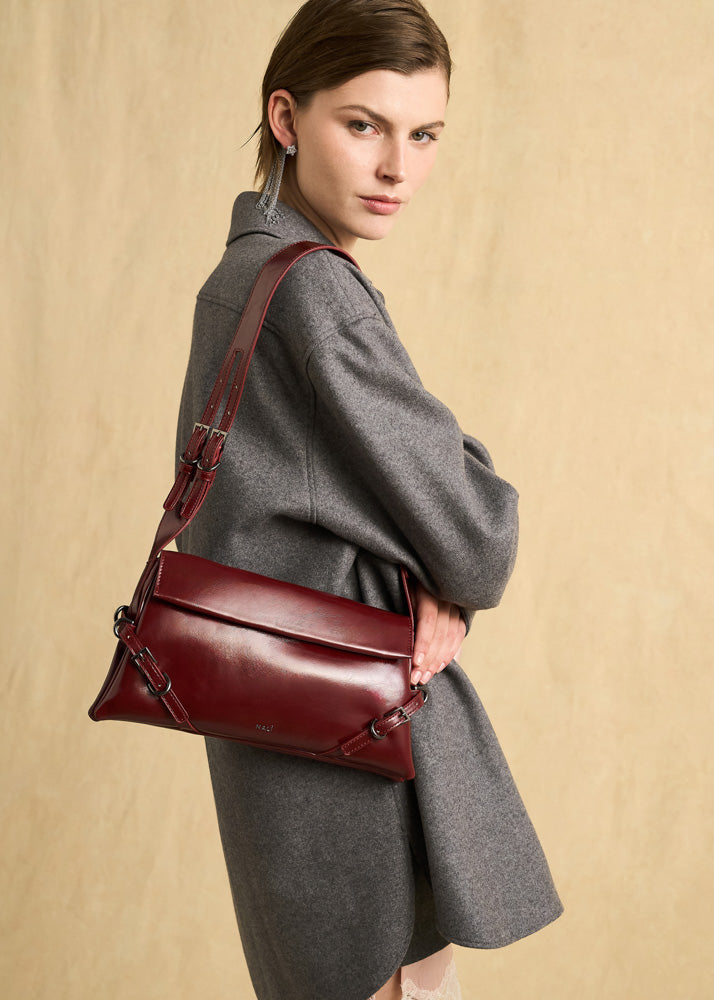 Nalì a spalla sabrina rosso borsa a tracolla in pelle burgundy con forma rettangolare e dettagli metallici