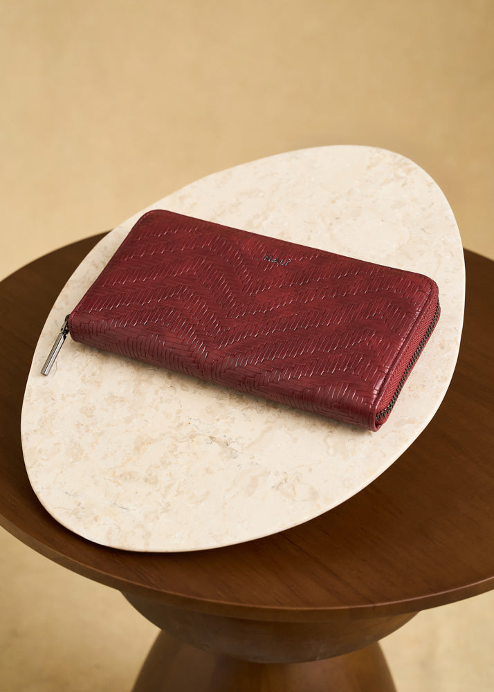 Portafoglio Nalì Teda zip over rosso in pelle bordeaux con motivo a chevron e cerniera argentata