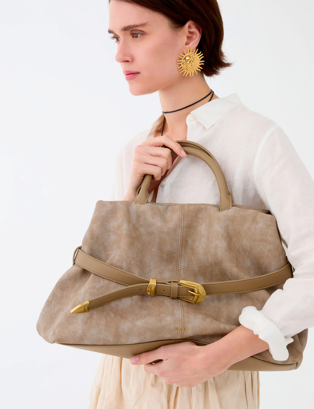 Borsa tote in suede beige Nalì A Mano Melissa Marrone con cintura e fibbia oro