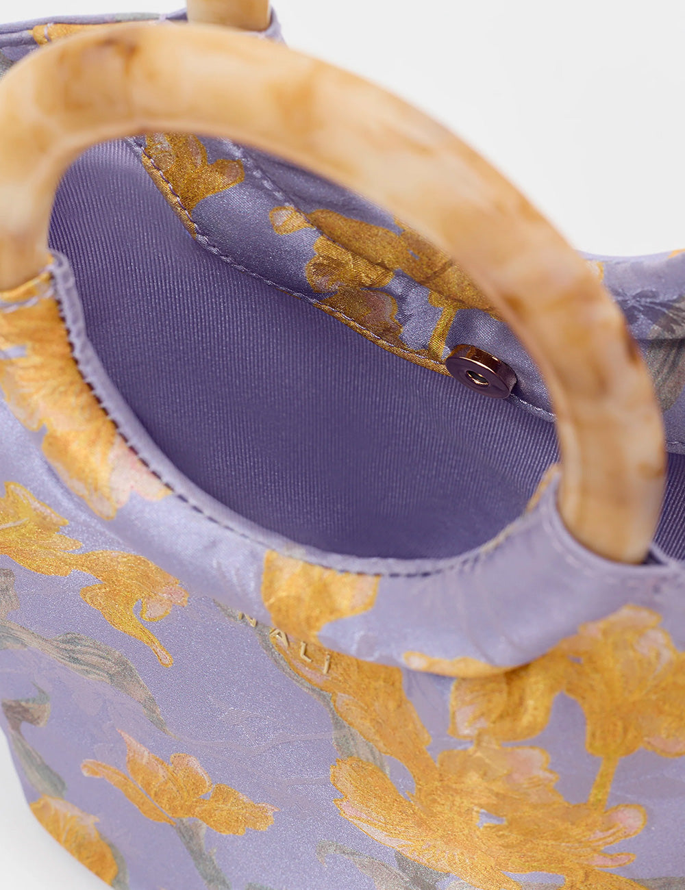 Borsa Nalì A Mano Madrid Viola in seta lavanda con ricamo floreale oro e manico bambù