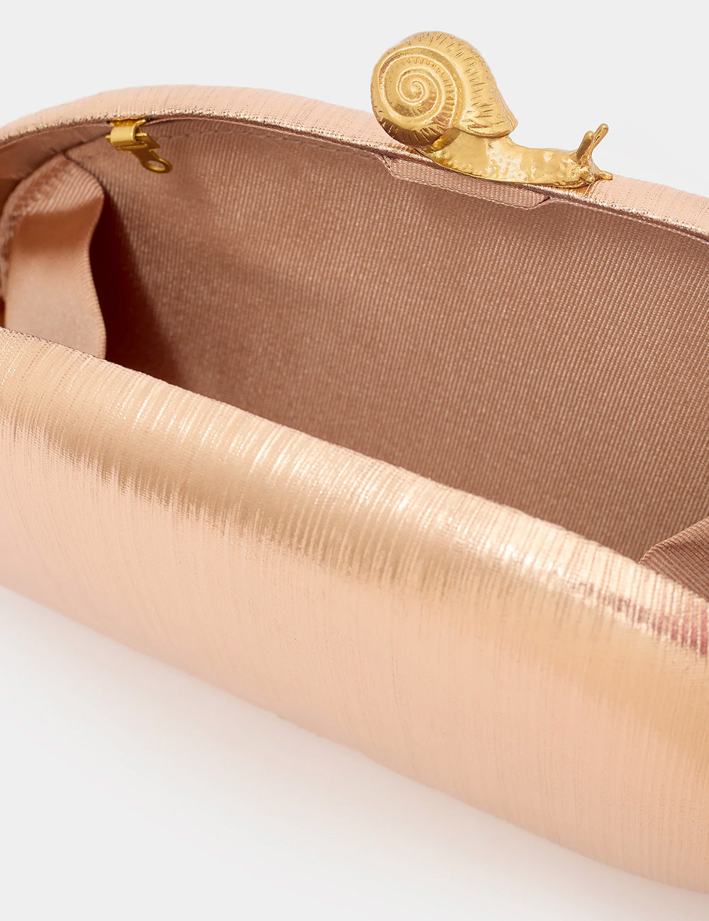 Clutch Nalì Zahra Rosa in satin rosa oro con fermaglio lumaca dorato