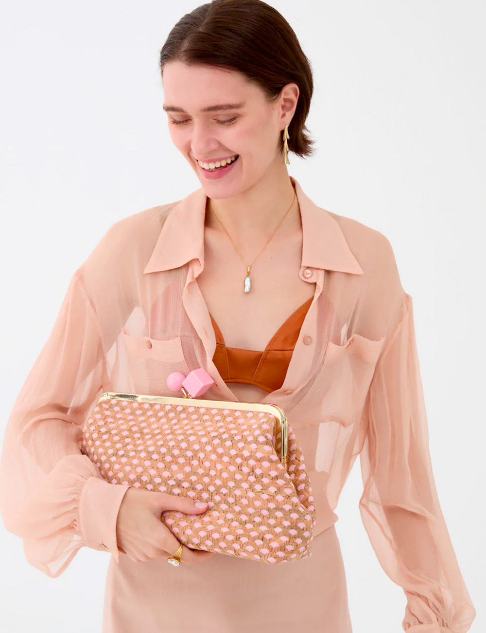 Pochette Nadia Rosa Nalì: clutch rosa con perline, telaio oro e pompon