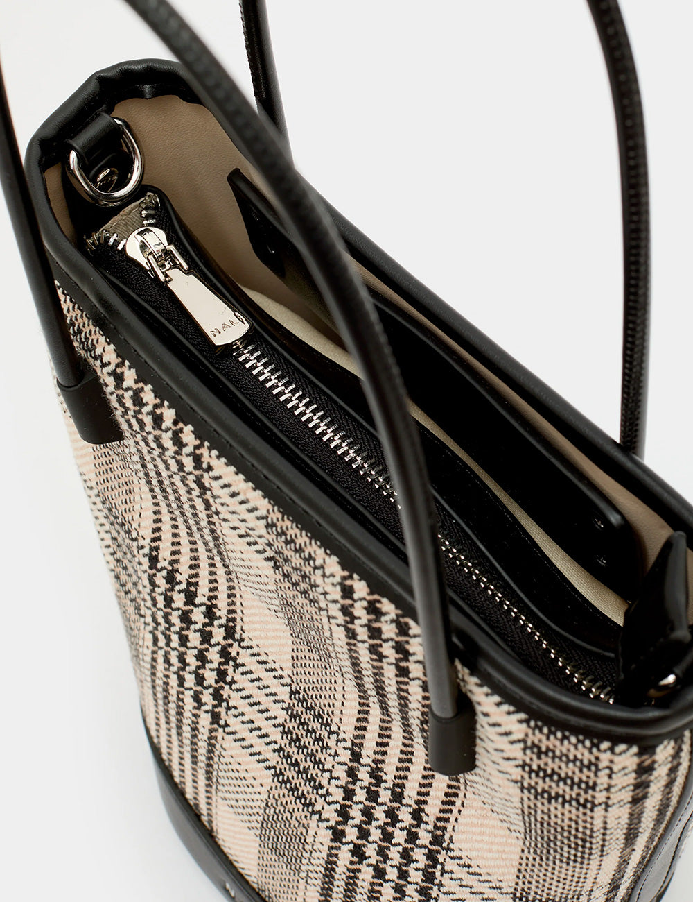 Borsa Nalì Secchiello Kasia Nero in tessuto scozzesesquadro nero e beige con dettagli in pelle nera