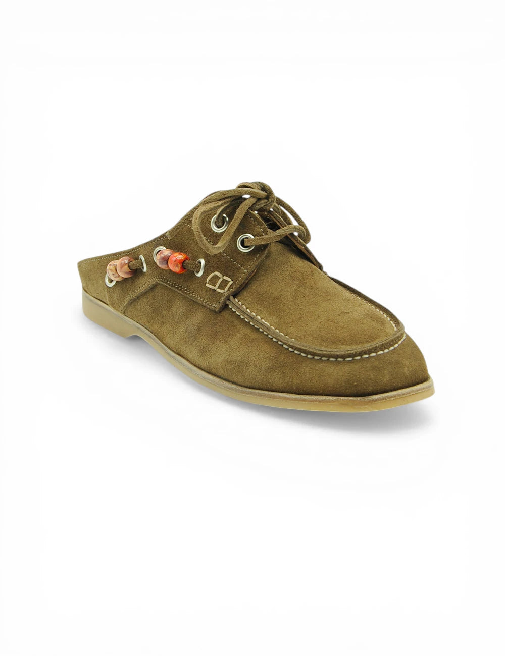 Scarpa slip-on sabot in velluto tabacco verde oliva con dettagli di lacci decorativi perline arancioni e bianche