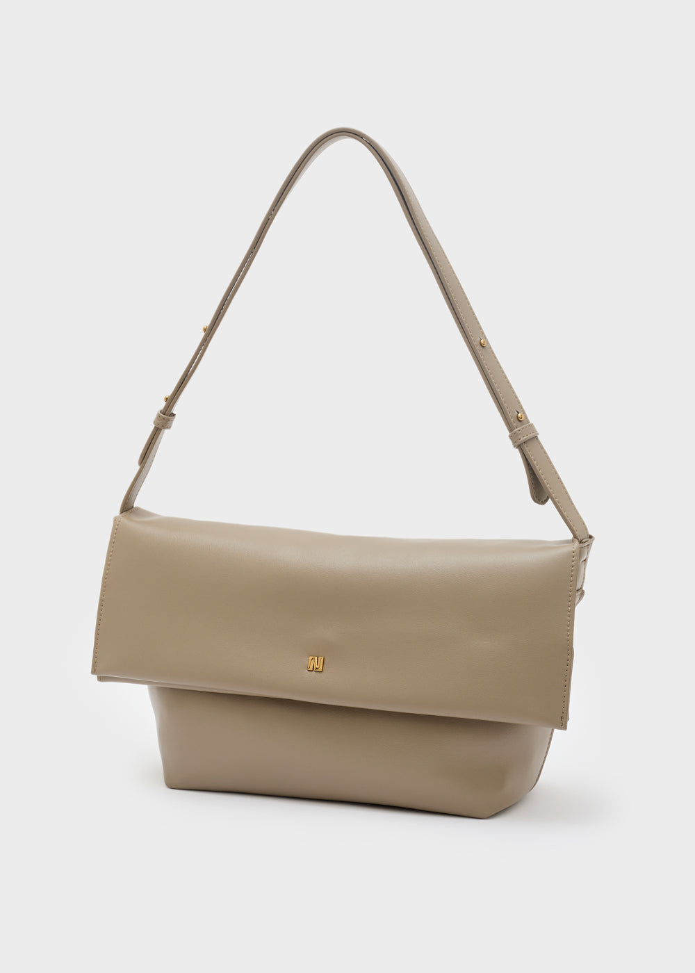 Beige borsa a spalla in pelle nalì teda tortora con design minimalista e chiusura logo in metallo dorato