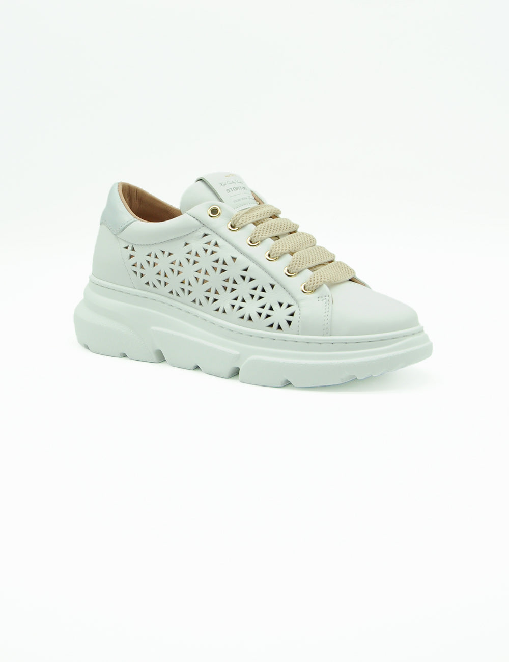 Sneaker Stokton Calf Bianca in pelle bianca con lacci beige, suola chunky e stelle traforate laterali