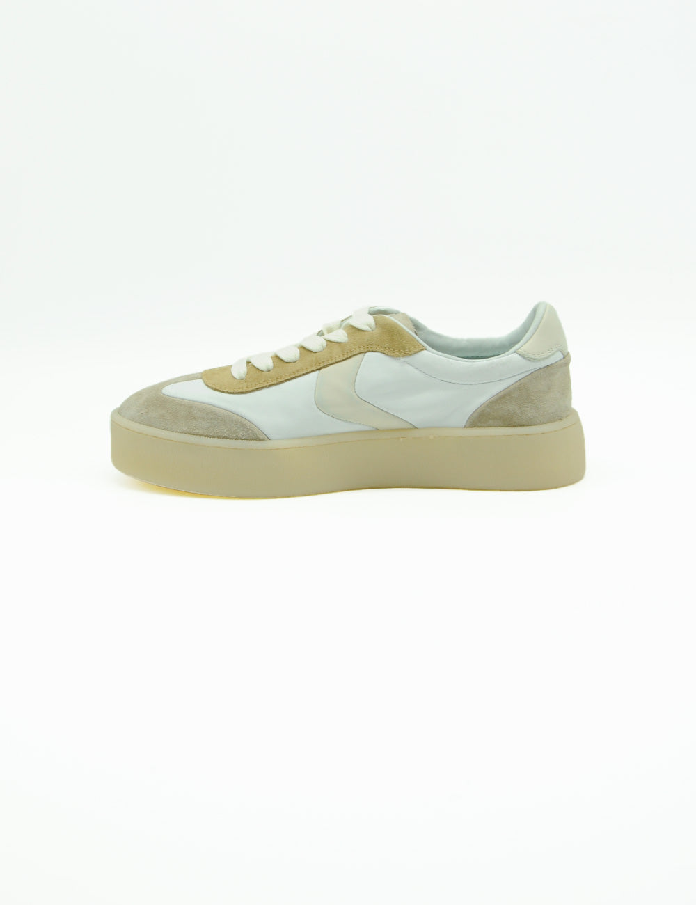 Sneaker Voile Blanche Mind in camoscio beige chiaro e verde pallido con suola chunky