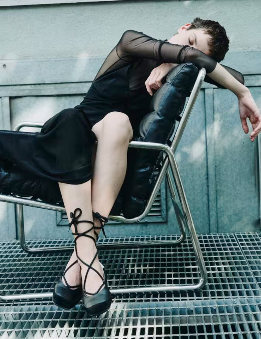 Sandali platform in pelle nera con lacci incrociati e fiocchi, Scarpe da donna