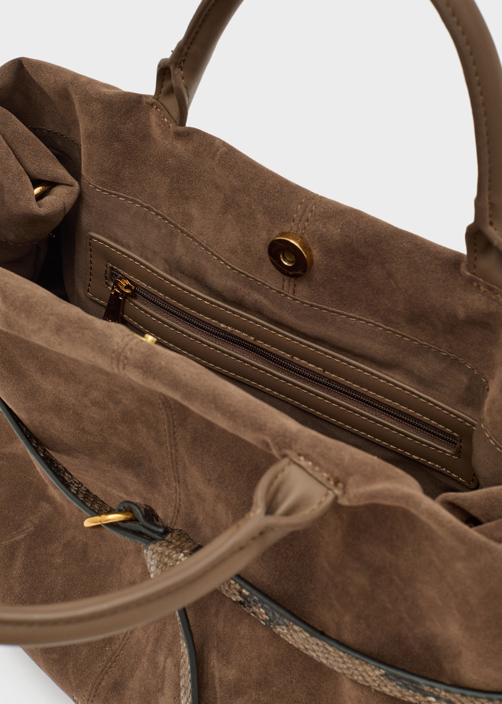 Brown suede tote bag nali a mano melissa marrone con tracolla effetto pelle di serpente e dettagli oro