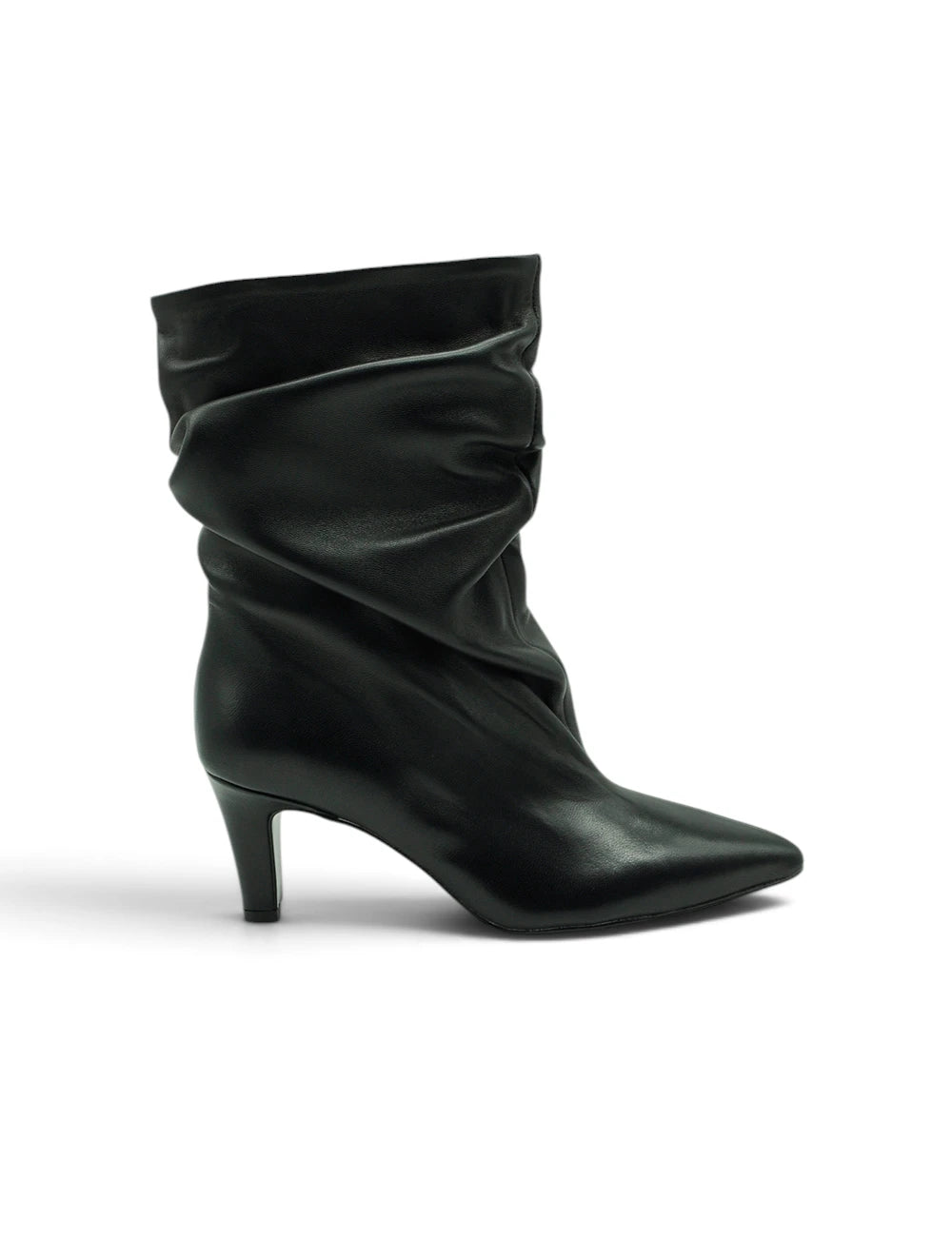 Bianca di stivaletto soft nero in pelle nera con punta appuntita e tomaia arricciata morbida