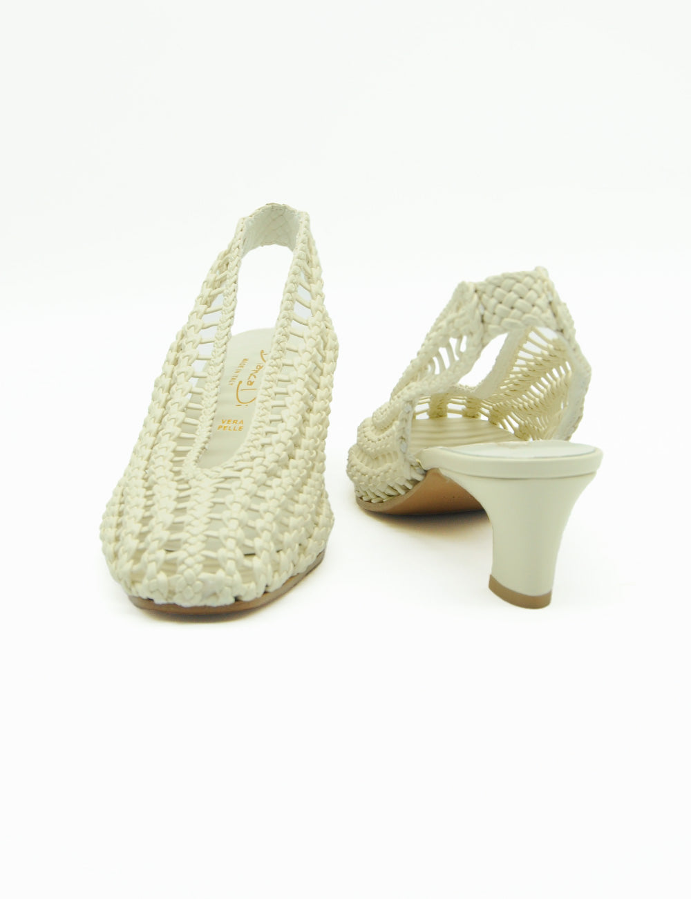 Sandali slingback Bianca Di Décolleté Latte in macramè panna con tacco basso