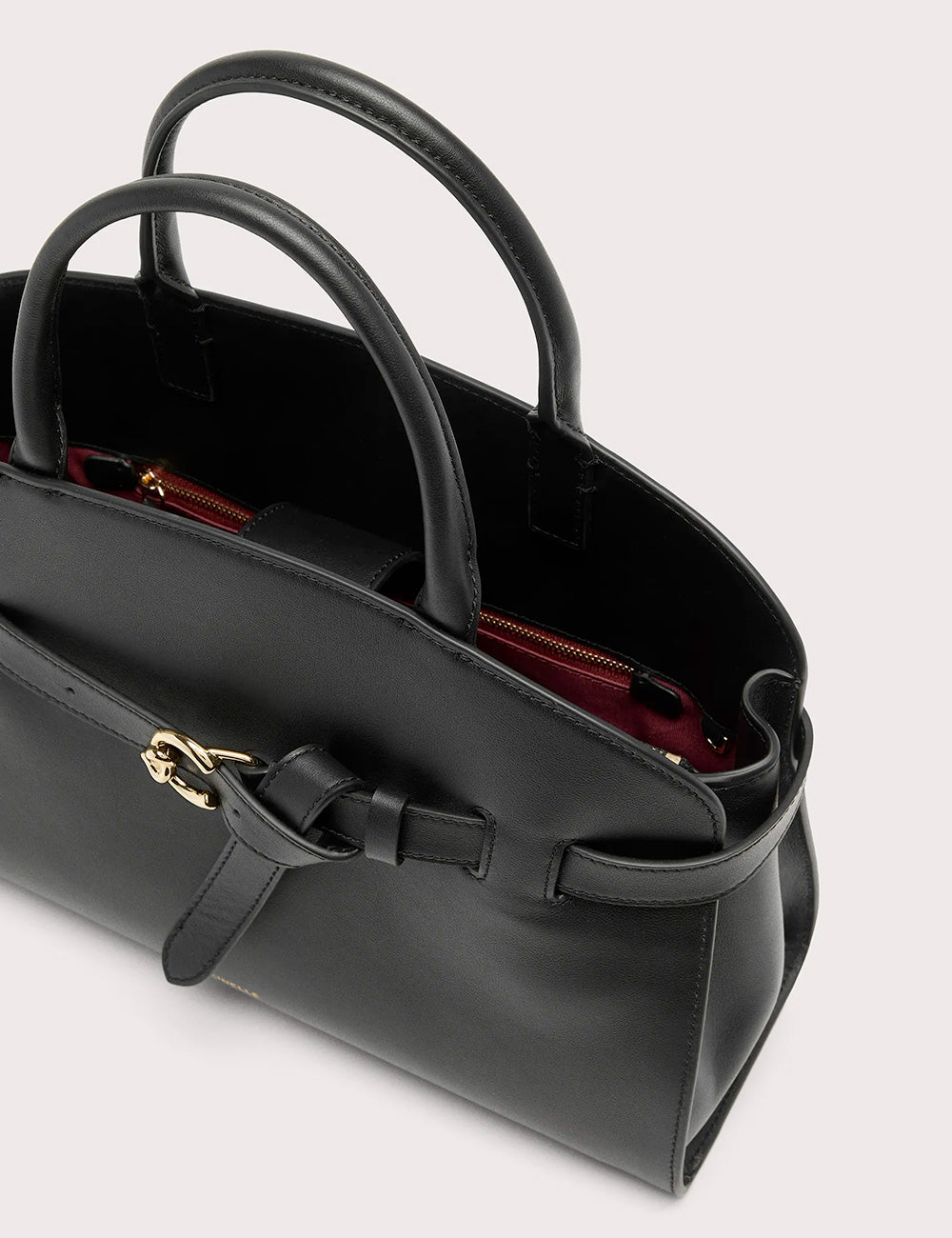 Borsa tote media Coccinelle Sabine Noir in pelle nera con hardware oro e fodera bordeaux