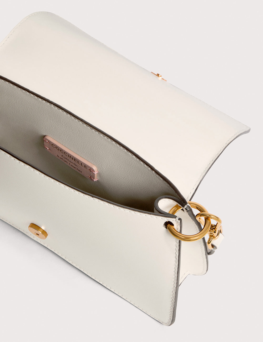 Borsa Coccinelle C-Me Small Pearl in pelle avorio con hardware oro