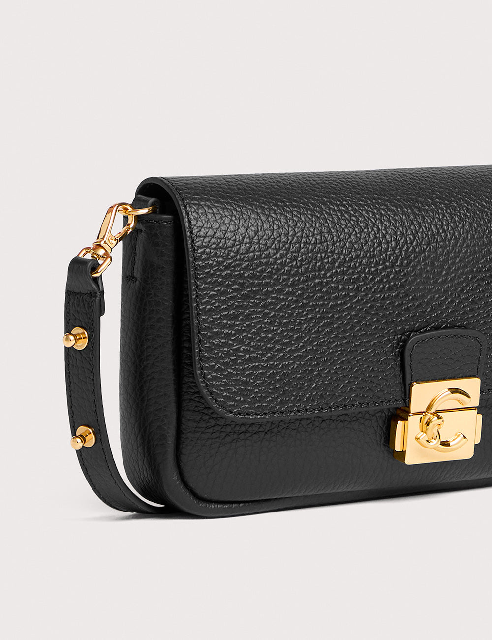 Borsa tracolla in pelle nera testurizzata Coccinelle C-Me Lock Mini Noir con chiusura logo e hardware oro