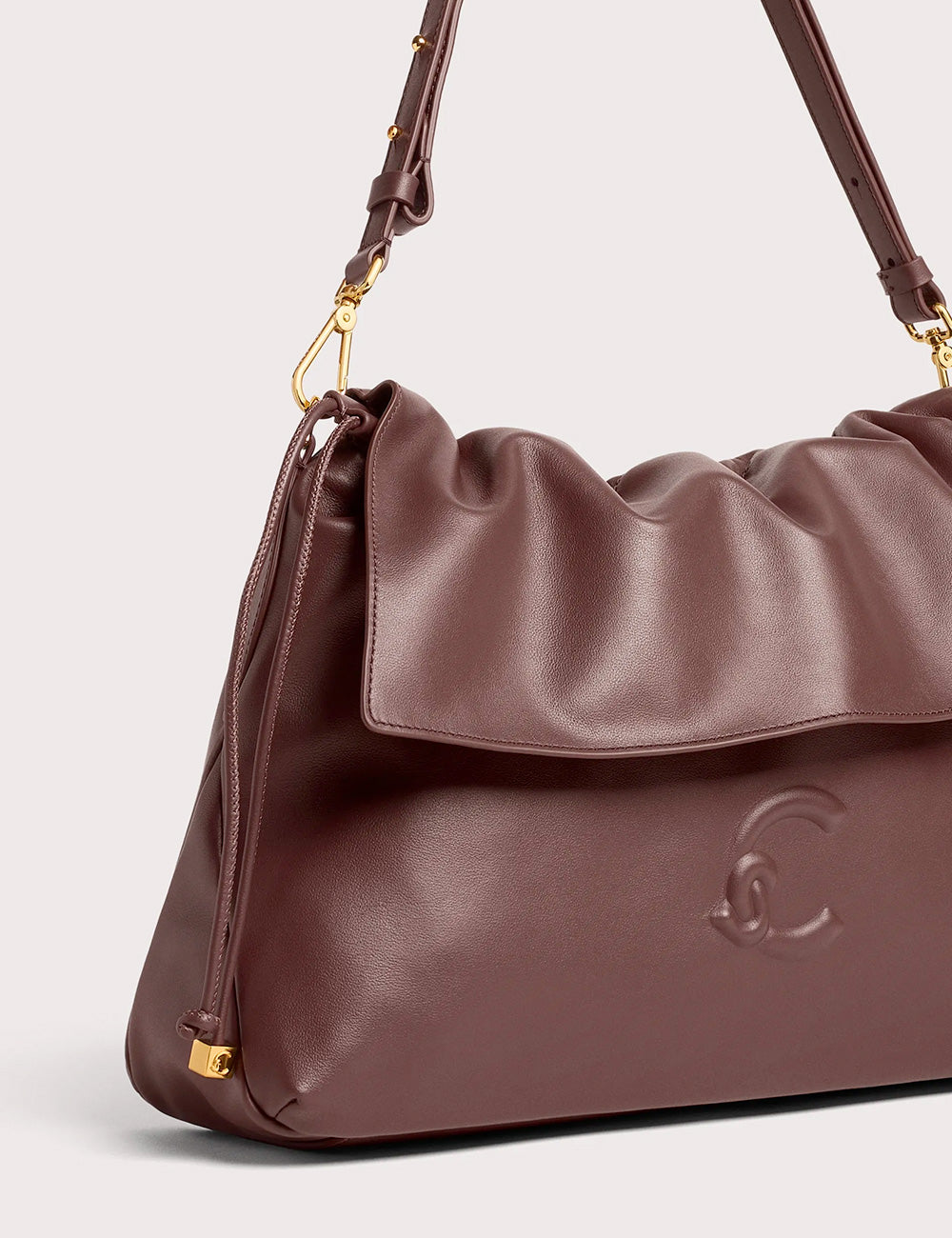 Coccinelle lidia medium berry borsa in pelle burgundy con patta morbida arricciata e dettagli oro
