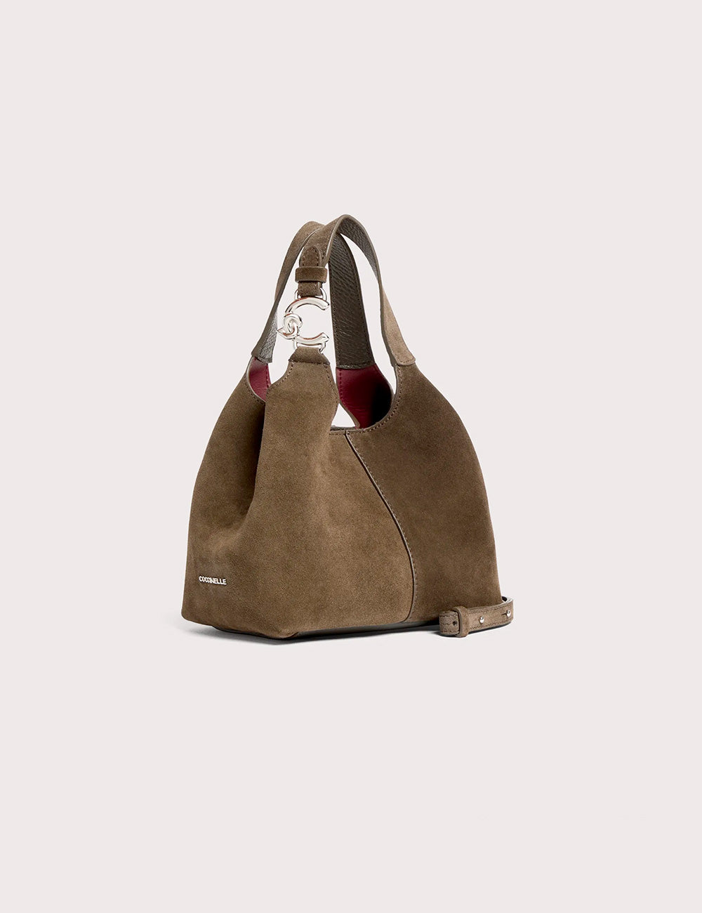 Coccinelle c-easy suede small fango borsa hobo taupe con chiusura circolare argento e interno rosso a contrasto