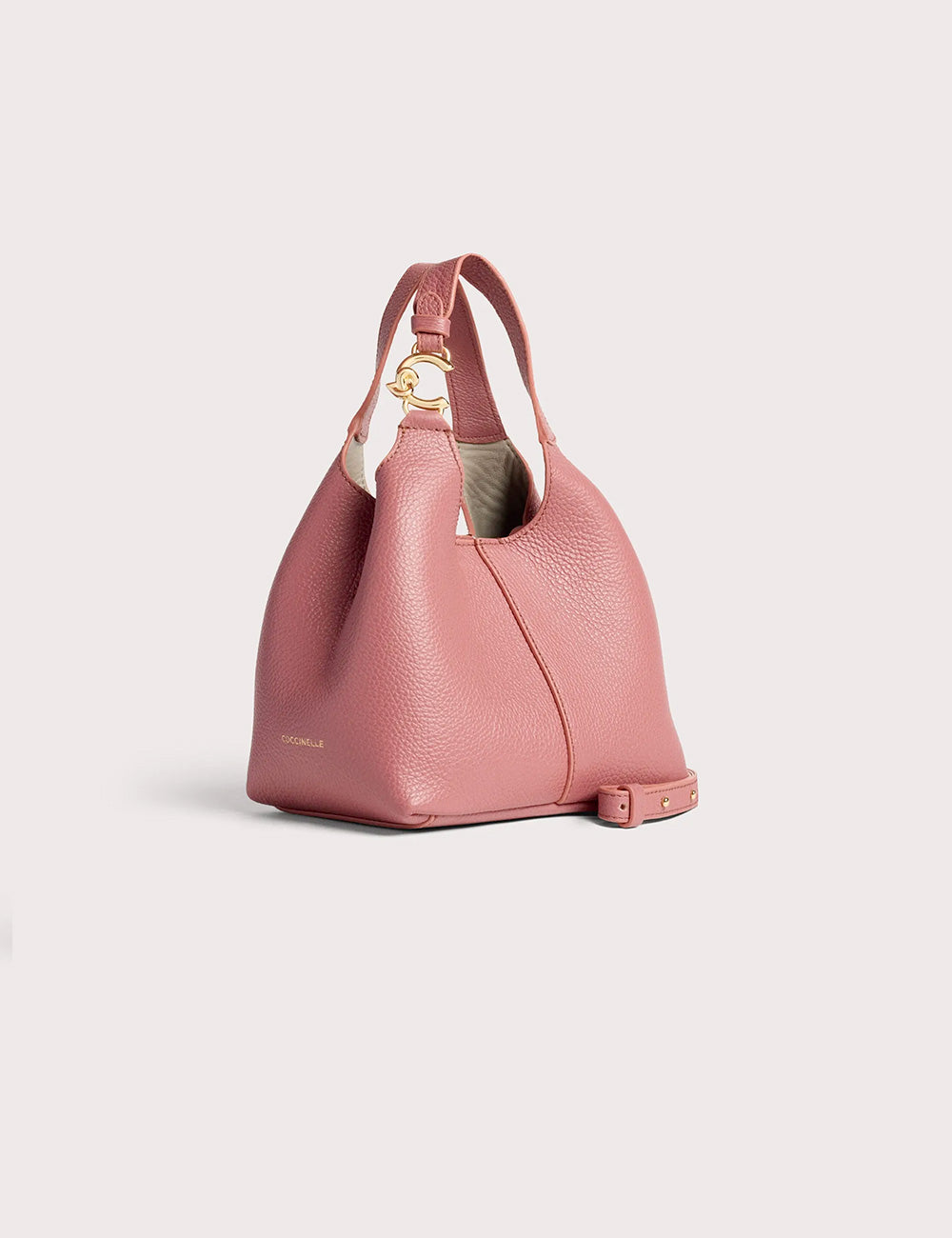 Borsa hobo coccinelle c-easy small winter rose in pelle rosa cipria con finiture oro e tracolla removibile
